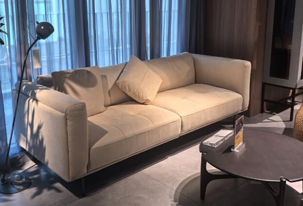 長(zhǎng)期睡沙發(fā)對(duì)家庭風(fēng)水的影響及風(fēng)水先生的化解之道